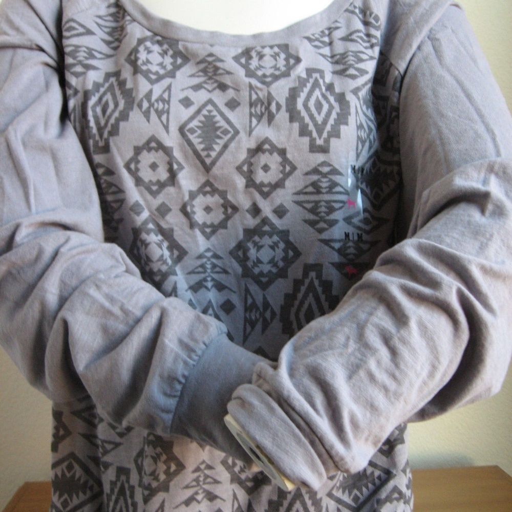 Victoria's Secret PINK Size Small Aztec Tribal Print Top Long Sleeve TEE Bluse